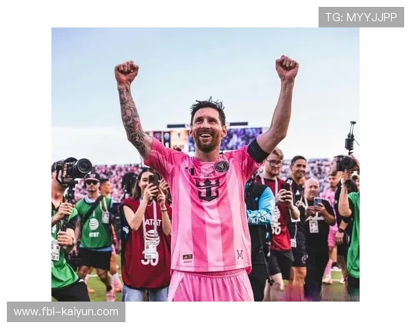 恩里克祝贺梅西、布斯克茨和阿尔巴美职联夺冠